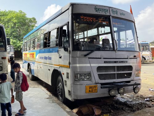 インドで夏にエアコンなしの長距離バスに乗る